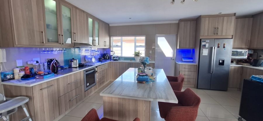 4 Bedroom Property for Sale in Grassy Park Western Cape